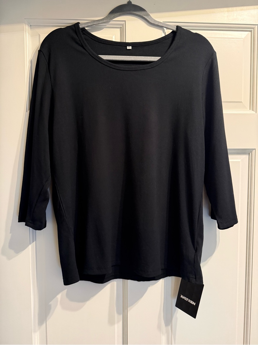 Xaatren Women's Black 3/4 Sleeve Scoop Neck Tee